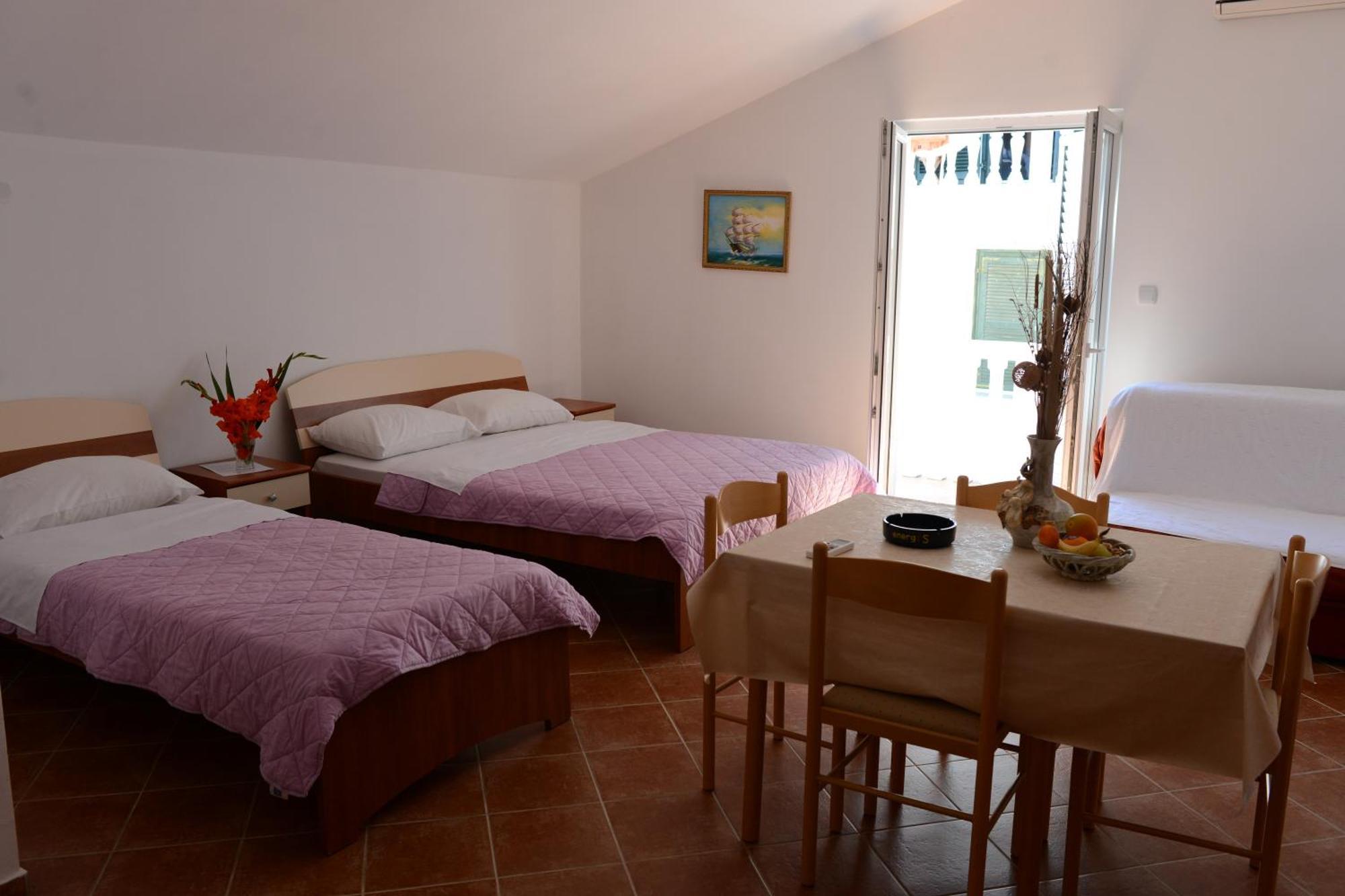 Apartment Lazarevic *