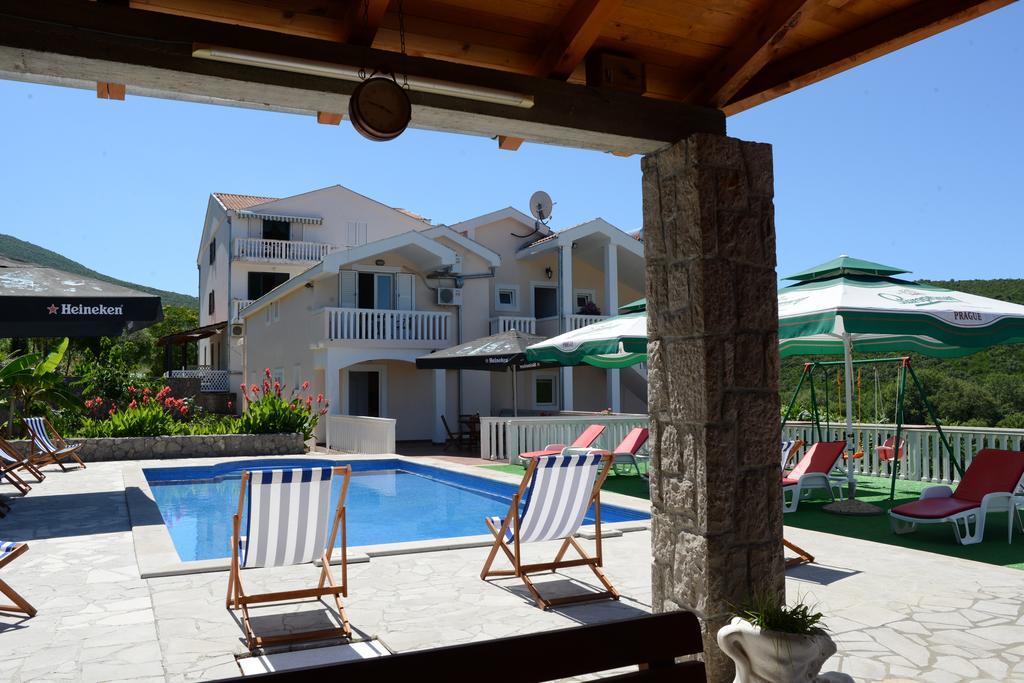 Lazarevic Apartment Tivat