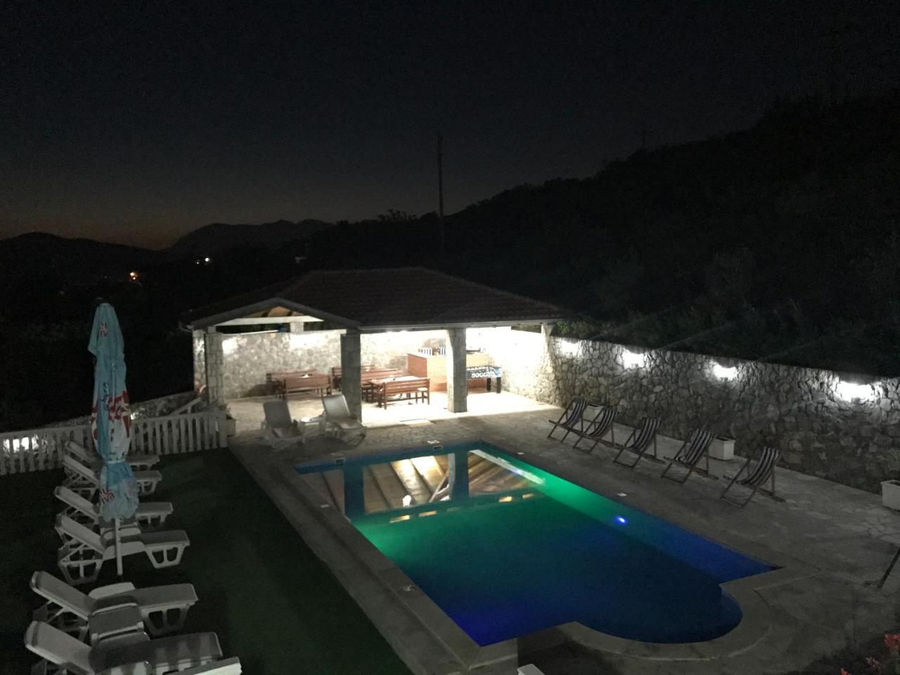 Lazarevic Apartment Tivat